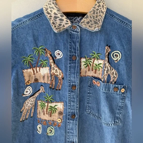 New Directions collared denim button down with giraffes and cheetah print XL - Picture 3 of 10